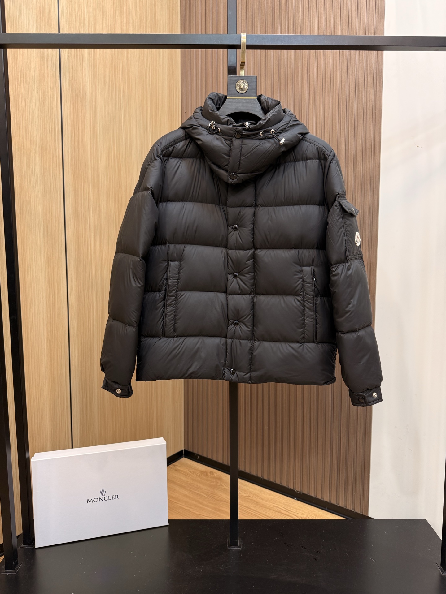 1761209594216-1.jpg