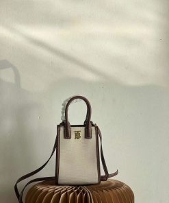 激安人気新品鞄 バッグ バーバリー トートバッグ 2606GDSJ160-8369